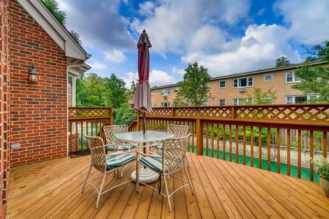 110 E Knighton Pl, Elmhurst, IL 60126 photo 21