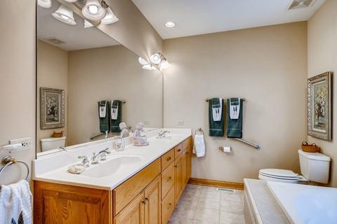 110 E Knighton Pl, Elmhurst, IL 60126 photo 14