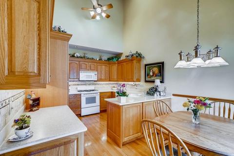 110 E Knighton Pl, Elmhurst, IL 60126 photo 8