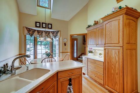 110 E Knighton Pl, Elmhurst, IL 60126 photo 10