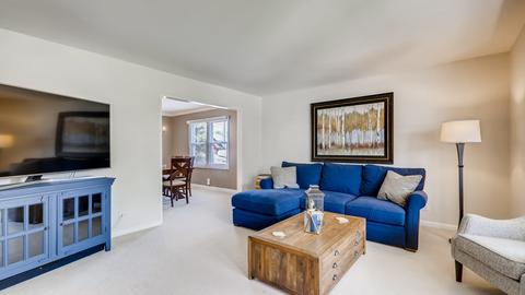 2020 W Alder Dr, Hoffman Estates, IL 60192 photo 2