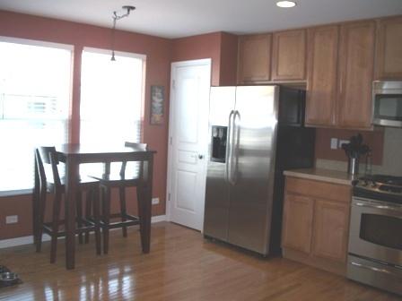 1018 Reserve Dr, Elgin, IL 60124 photo 4
