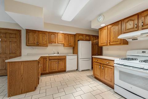 130 E Thompson Dr, Wheaton, IL 60189 photo 6