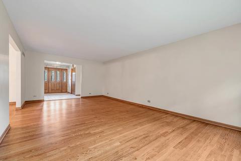 130 E Thompson Dr, Wheaton, IL 60189 photo 3