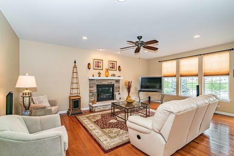 3647 Thornhill Dr, Elgin, IL 60124 photo 11