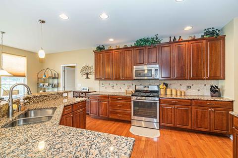 3647 Thornhill Dr, Elgin, IL 60124 photo 12