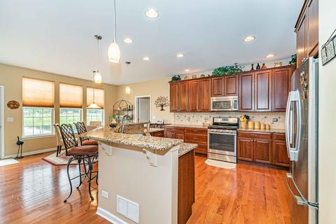 3647 Thornhill Dr, Elgin, IL 60124 photo 10