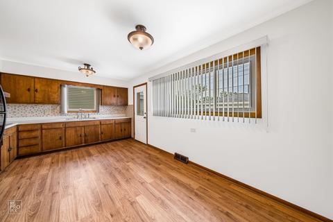 441 Ardmore Ter, Addison, IL 60101 photo 4