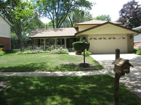 2015 E Cayuga Ln, Mount Prospect, IL 60056 photo 1