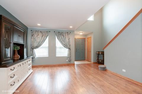 2056 Norwich Dr, Bartlett, IL 60103 photo 5