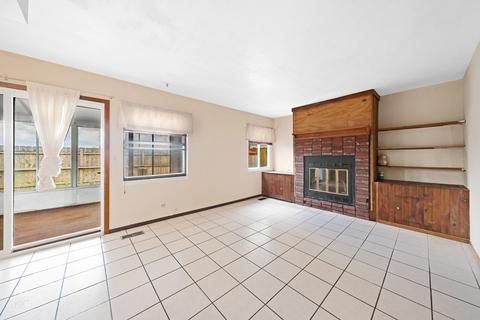 1901 Crescent Ln, Hoffman Estates, IL 60169 photo 3