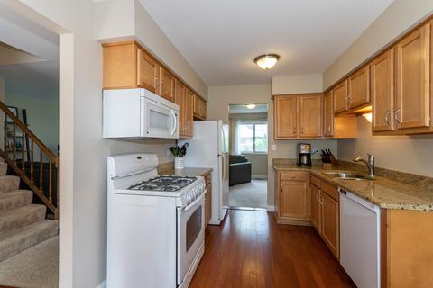 1476 Blackburn St, Wheaton, IL 60189 photo 4