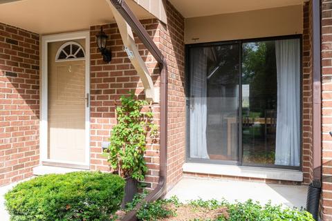 1476 Blackburn St, Wheaton, IL 60189 photo 2