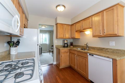 1476 Blackburn St, Wheaton, IL 60189 photo 3