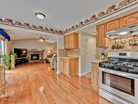 999 Split Rail Dr, Carol Stream, IL 60188 photo 7