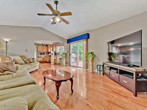 999 Split Rail Dr, Carol Stream, IL 60188 photo 11