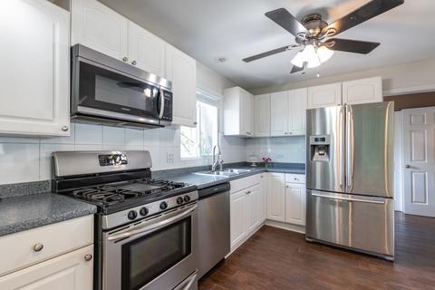 215 Bode Rd, Hoffman Estates, IL 60169 photo 8