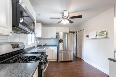 215 Bode Rd, Hoffman Estates, IL 60169 photo 9