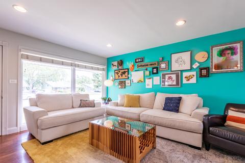 215 Bode Rd, Hoffman Estates, IL 60169 photo 4