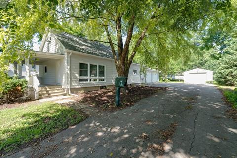 702 N Linden St, Normal, IL 61761 photo 2