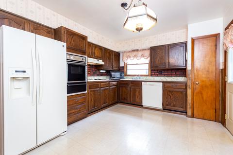 3746 Sangamon St, Steger, IL 60475 photo 8