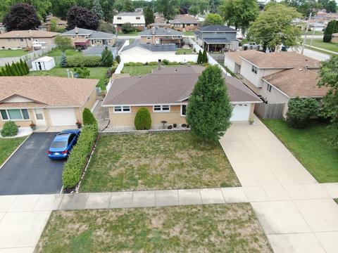 7906 W 75th St, Bridgeview, IL 60455 photo 2