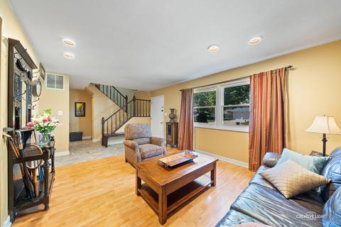 1659 Bicek Dr, Hoffman Estates, IL 60192 photo 3