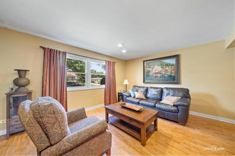 1659 Bicek Dr, Hoffman Estates, IL 60192 photo 4