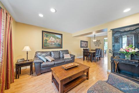 1659 Bicek Dr, Hoffman Estates, IL 60192 photo 2