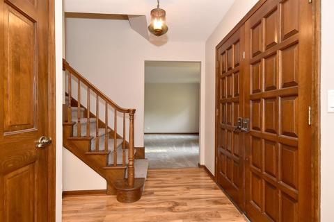 212 King Arthur Ct, Elgin, IL 60120 photo 2