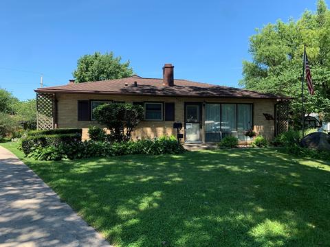 2021 Melba Pl, Peru, IL 61354 photo 2