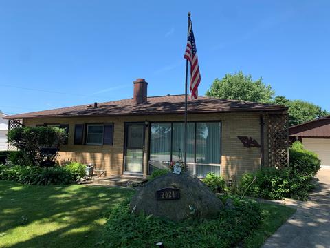 2021 Melba Pl, Peru, IL 61354 photo 1