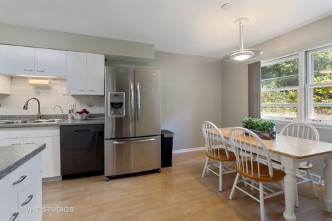 2901 Cherry Ln, Northbrook, IL 60062 photo 2
