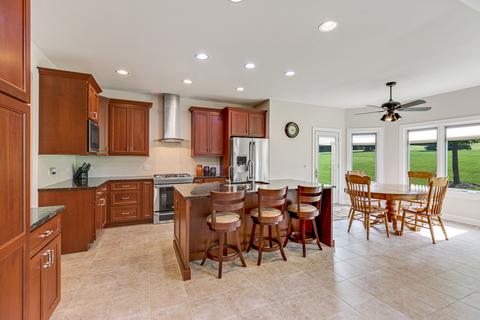 18 Brittany Dr, Oakwood Hills, IL 60013 photo 5