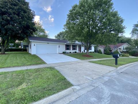 13 Lockman Cir, Elgin, IL 60123 photo 2