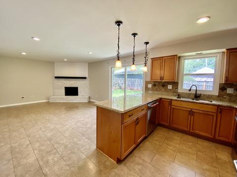 13 Lockman Cir, Elgin, IL 60123 photo 7