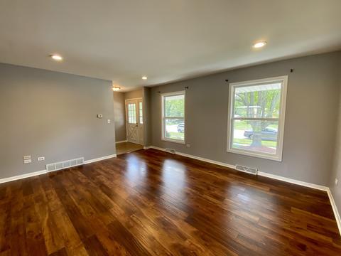 13 Lockman Cir, Elgin, IL 60123 photo 3