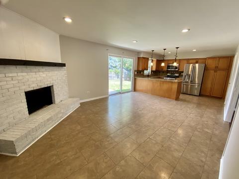13 Lockman Cir, Elgin, IL 60123 photo 6