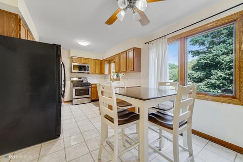 841 Kent Cir, Bartlett, IL 60103 photo 5