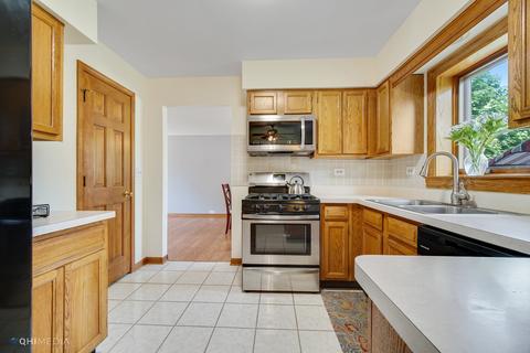 841 Kent Cir, Bartlett, IL 60103 photo 3