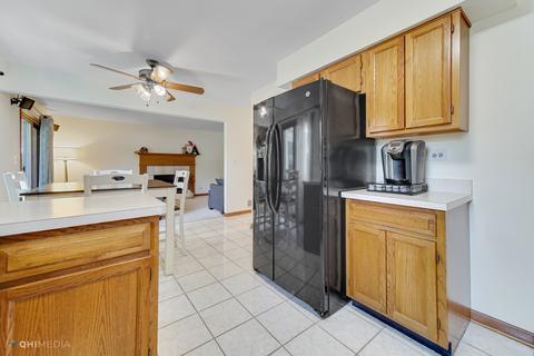 841 Kent Cir, Bartlett, IL 60103 photo 4