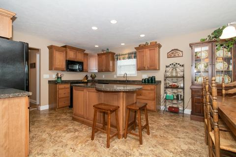 1404 Kickapoo Creek Rd, Bloomington, IL 61705 photo 9