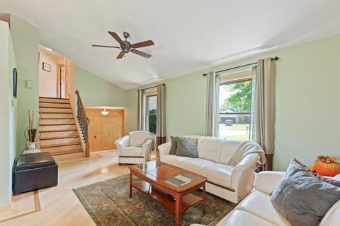 520 Eastwick Ln, Bartlett, IL 60103 photo 4