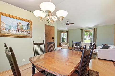 520 Eastwick Ln, Bartlett, IL 60103 photo 5