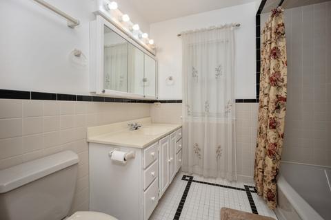 1643 E Algonquin Rd, Des Plaines, IL 60016 photo 12