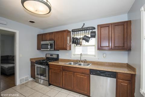 665 Clark St, Elgin, IL 60123 photo 4