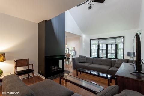1049 Devonshire Ave, Naperville, IL 60540 photo 3