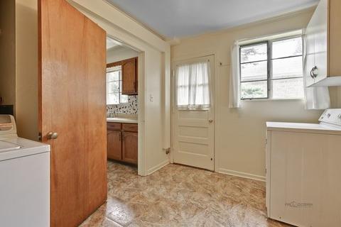1039 S 3rd Ave, Des Plaines, IL 60016 photo 14