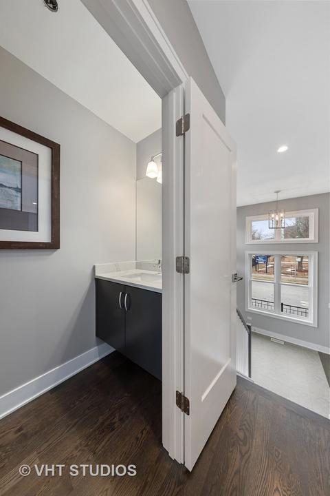 241 E 33rd Blvd, Chicago, IL 60616 photo 9