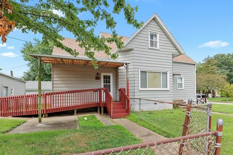 104 E Lincoln St, Bloomington, IL 61701 photo 1